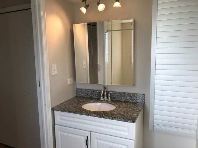 Building Photo - 9941 Treetop Dr