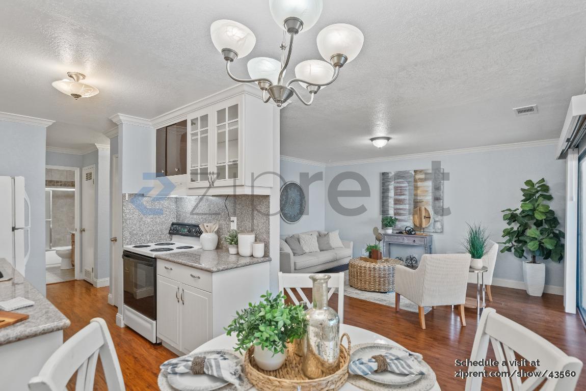 Building Photo - 2131 Northwood Cir