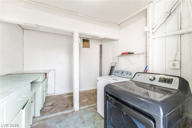 Building Photo - 1828 Hassett Ave