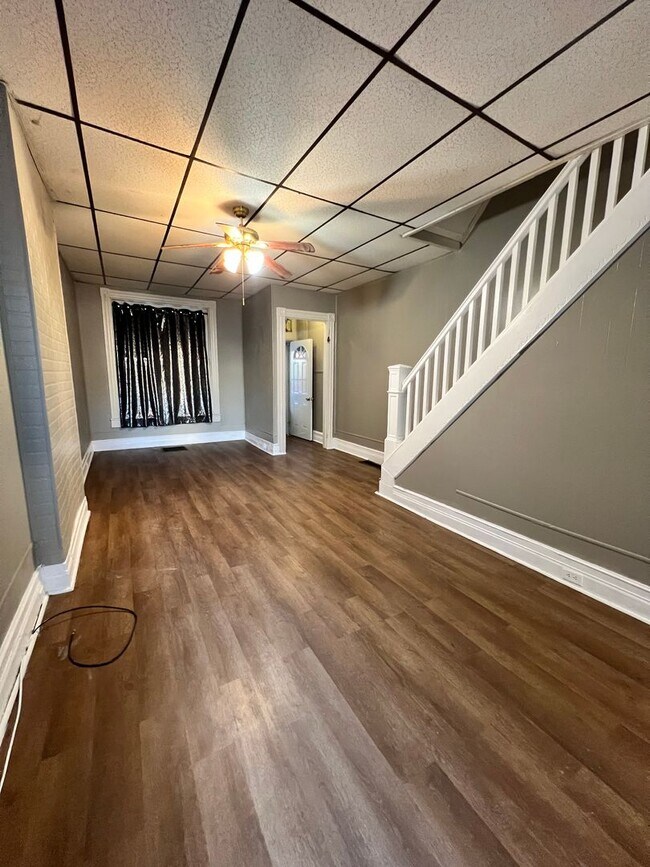 Building Photo - 5 Bedroom 1 Bath Home Available