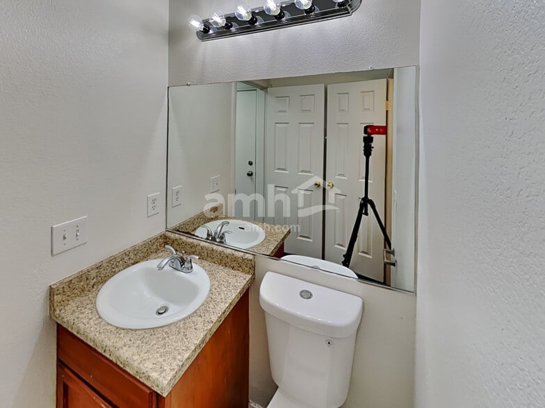 Building Photo - 8100 Kentshire Dr