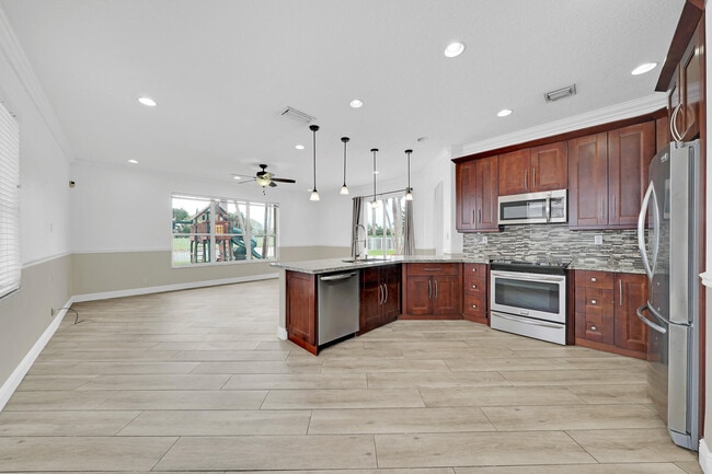 Building Photo - 5878 Bay Hill Cir