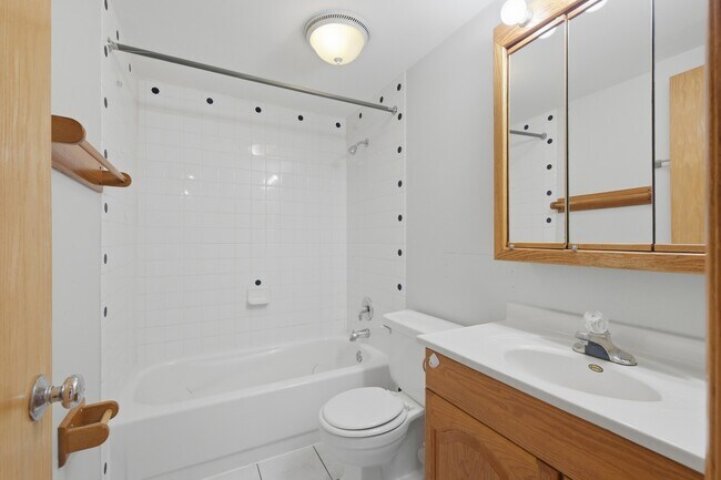 Building Photo - 1460 Fairlane Dr