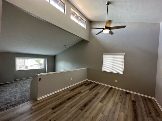 Building Photo - Homes Management - 2 Bed, 2 Bath, 1200sqft...