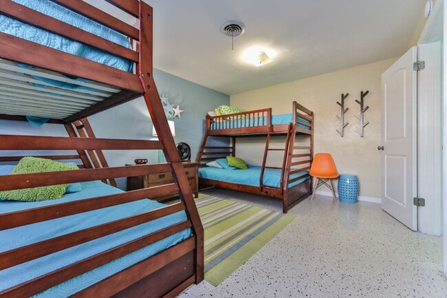 Building Photo - Vacation Rental Amazing Pet Friendly 3 Bed House with a Heated Pool