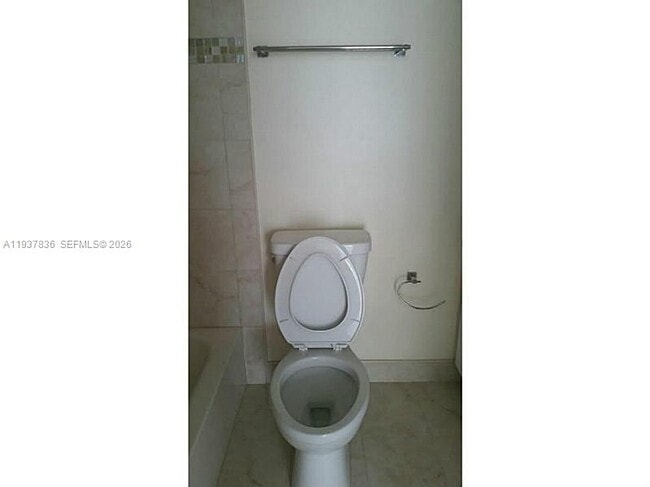 Building Photo - 2457 Collins Ave