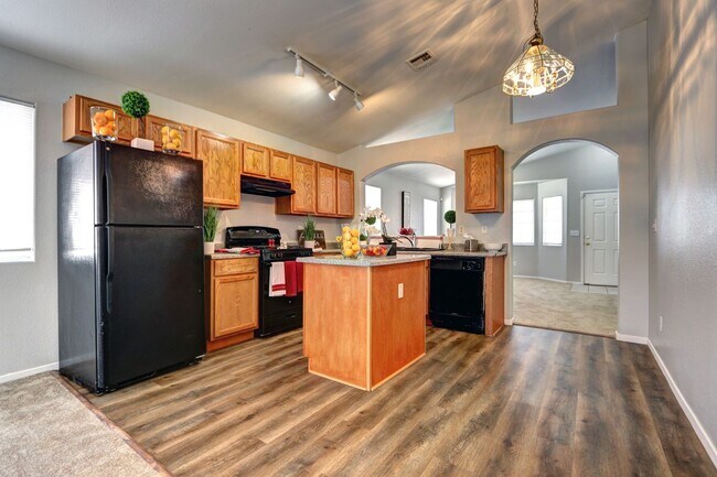Building Photo - 3829 White Quail Ct