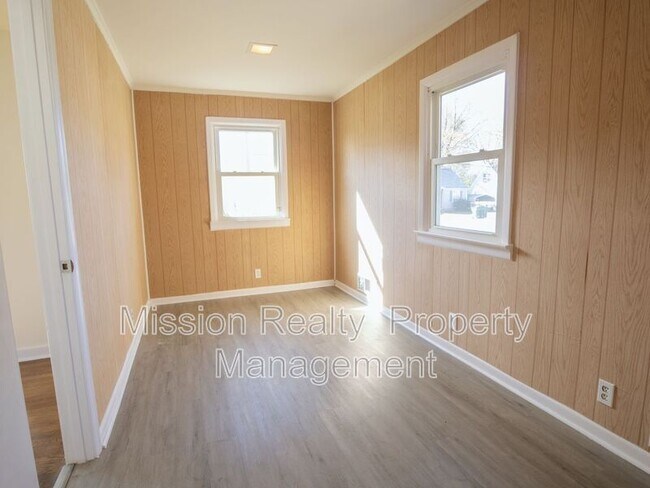 Building Photo - 2500 Byron St