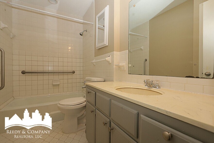 Building Photo - 6402 Cheshire Cove
