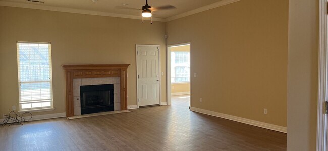 Building Photo - Great location!  4 Bedroom 2 bath