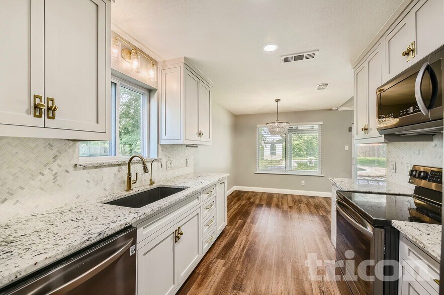 Building Photo - 7549 David Dr