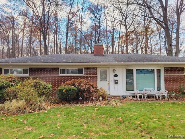 Building Photo - 18311 Norwich Rd