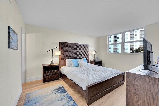 Building Photo - 2731 NE 14th Street Causeway