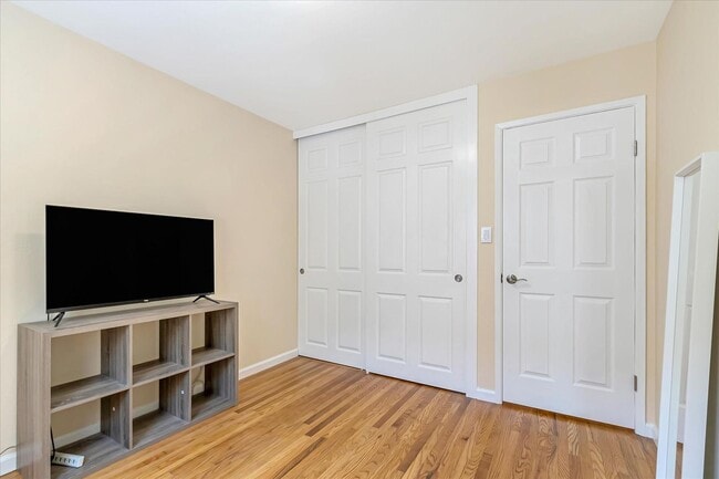 Building Photo - Available for July 1st Move In