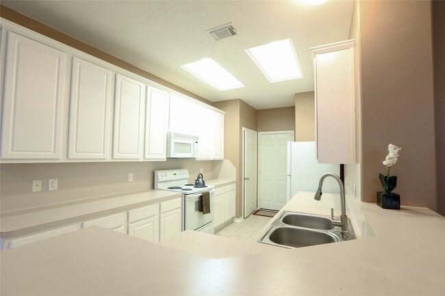 Building Photo - 17511 Bering Bridge Ln