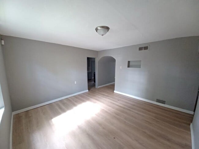 Building Photo - 10179 Bon Oak Dr