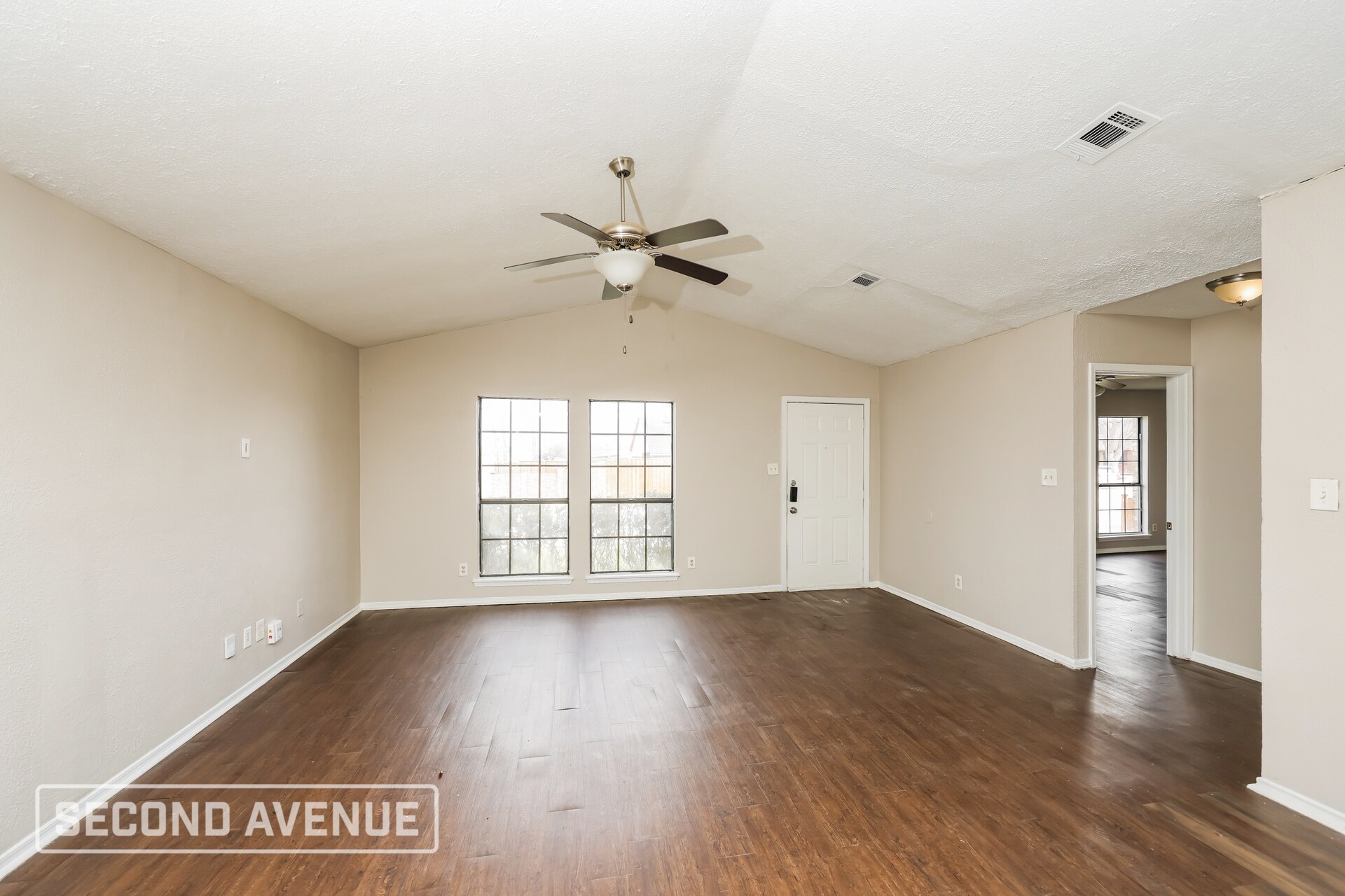 Building Photo - 9124 Pinehaven Dr