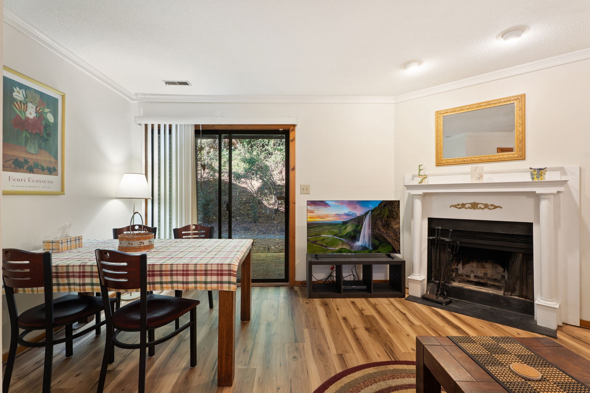 Building Photo - 609 Hillsborough St