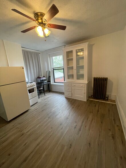 Building Photo - 341 S Aiken Ave