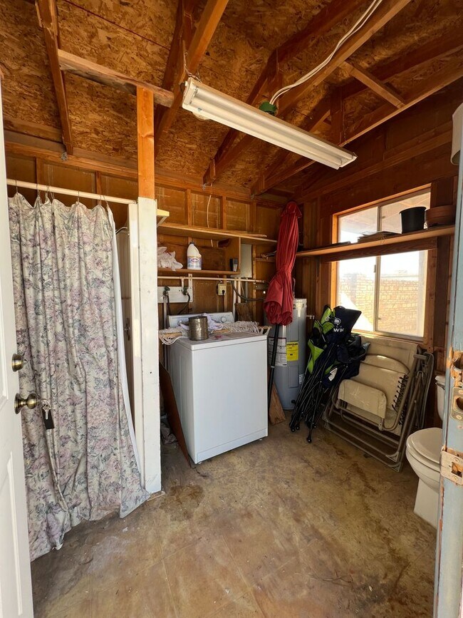 Building Photo - FURNISHED WINTER RETREAT!