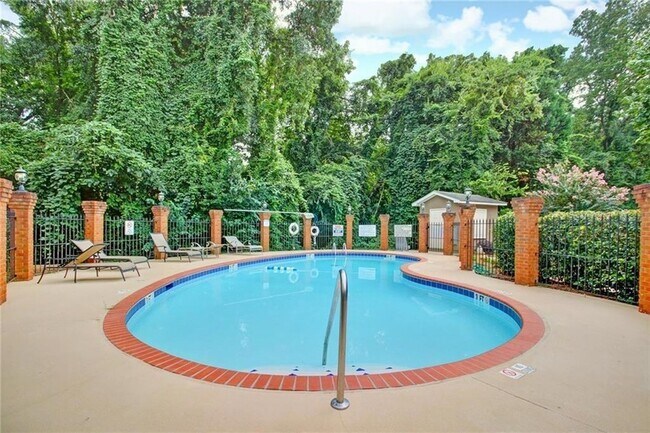 Building Photo - 1538 Chantilly Dr NE