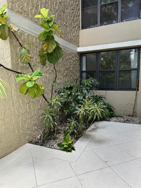 Building Photo - 16300 Golf Club Rd