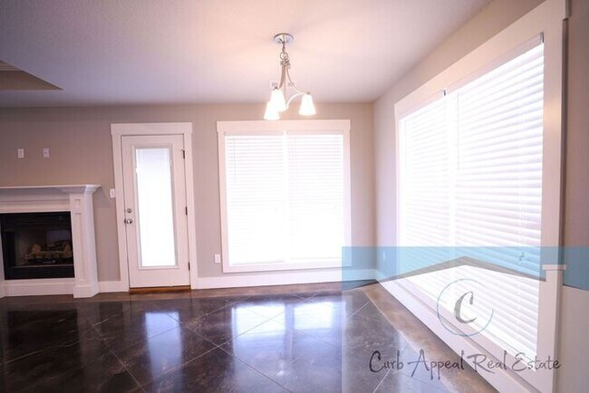 Building Photo - Beautiful, spacious 3 bed / 2 bath recently built home (Nettleton Schools) - fenced back yard!!