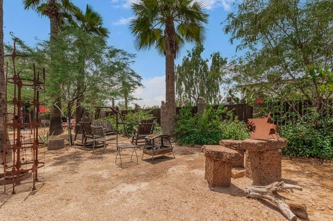 Building Photo - Two Bedroom Townhome in Garfield District!