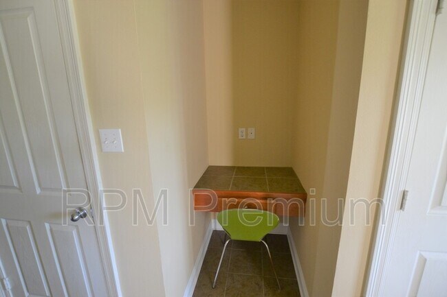 Building Photo - 2117 Cypress Hall Alley