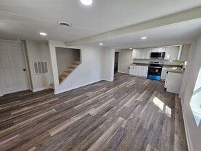 Building Photo - 118 Arms Rd