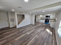 Building Photo - 3-Bedroom 2 Bath, 2-story home ready for you to call home with move in special pricing!