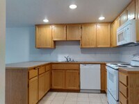 Building Photo - Charming 3-Bed Duplex with 2.5 Baths & 1600 Sq Ft - Prime Tacoma Location!