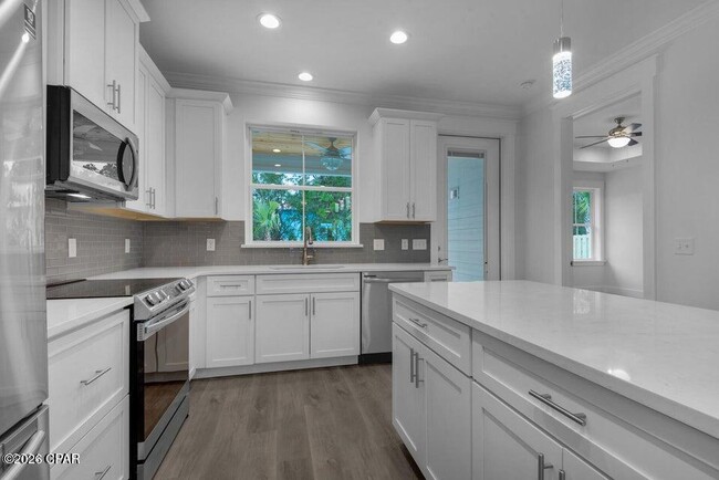 Building Photo - 8408 Warner Pl