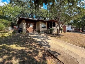 Building Photo - 2115 Mercedes Rd