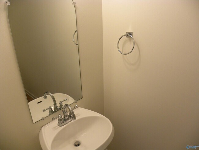 Building Photo - 409 Jasmine Dr