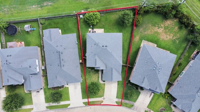 Building Photo - 2703 Lakecrest River Dr