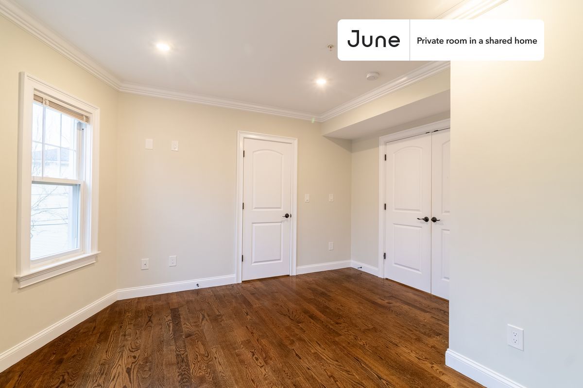 Building Photo - Room in Shared 4 bed/1.5 bath home