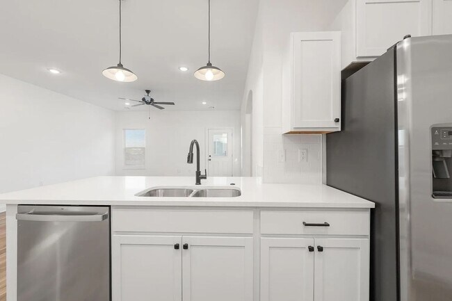 Building Photo - 2135 W Elk Rdg Ave