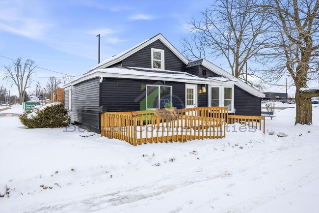 Primary Photo - Stunning Fully Remodeled 3 Bed Home on a Huge Lot in Coopersville