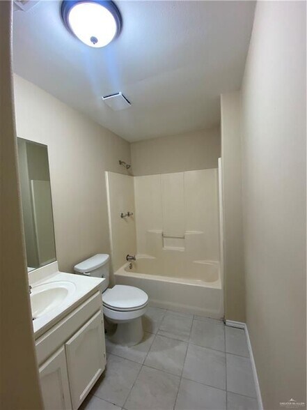 Building Photo - 1408 Pine St