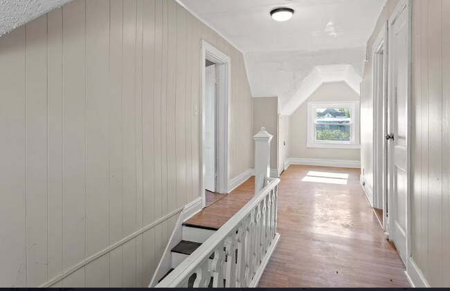 Building Photo - 306 E High St
