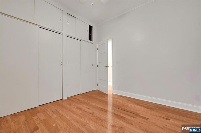 Building Photo - 158 Edgar St