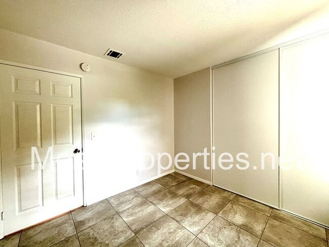 Building Photo - 18390 Mead Ln