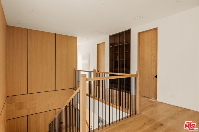 Building Photo - 11937 Addison St