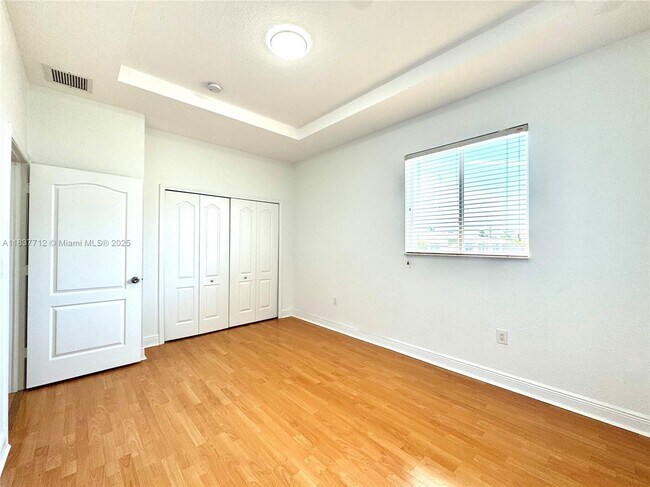 Building Photo - 11667 NE 18th Dr