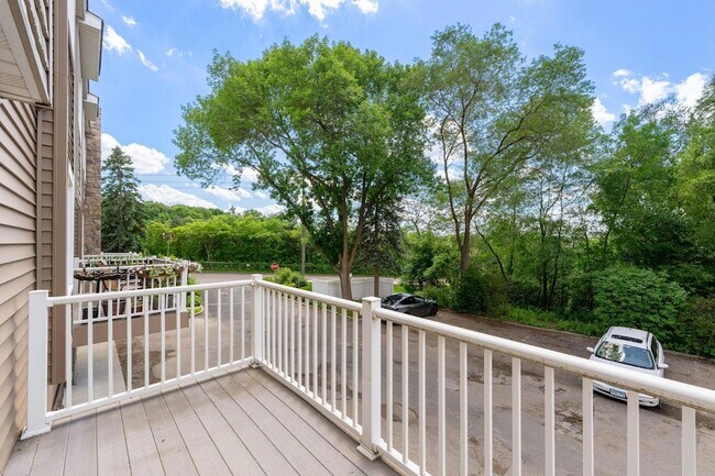 Building Photo - 304 Pondridge Cir