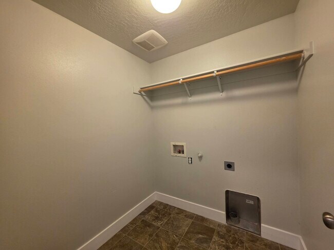 Building Photo - 6009 Pimlico Dr