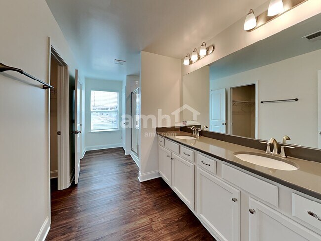 Building Photo - 174 Larragan Dr