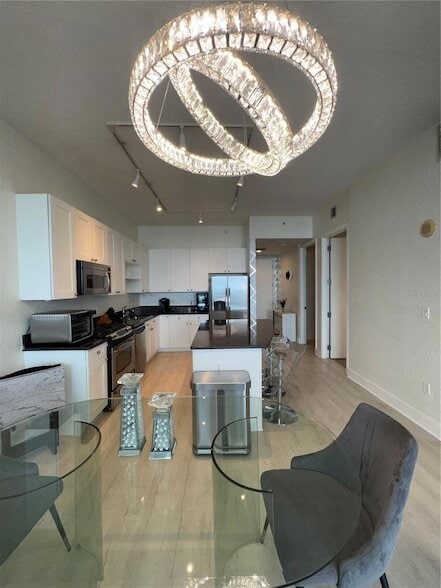 Building Photo - 150 E Robinson St