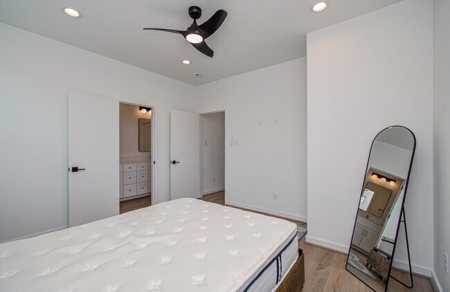 Building Photo - 203 Danna Ln